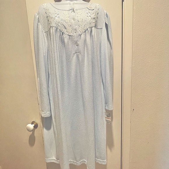 Miss Elaine Night Gown/Matching Robe - Picture 3 of 15